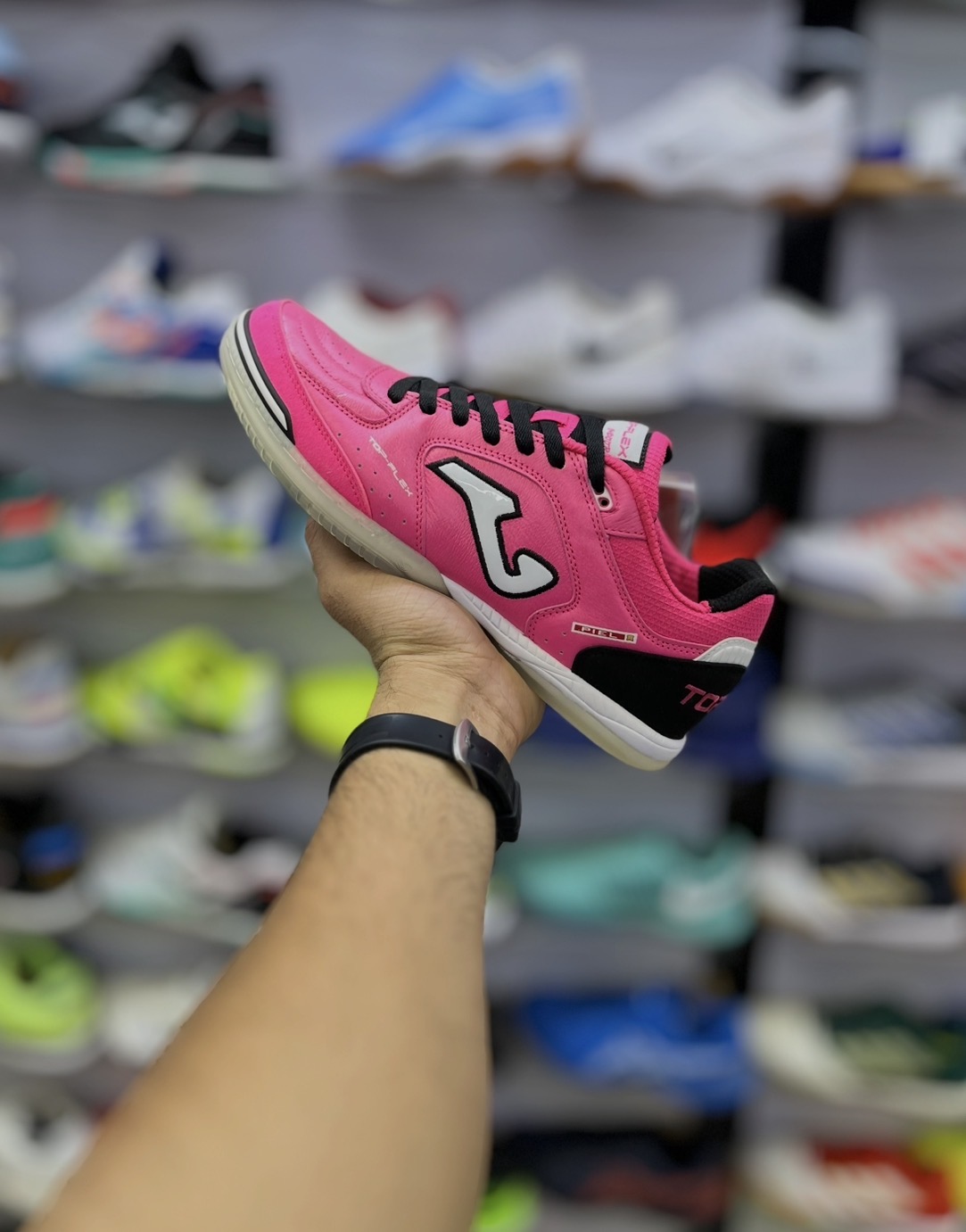 نمای جانبی کفش فوتسال Joma Top Flex Pink صورتی مخصوص بازی سالنی